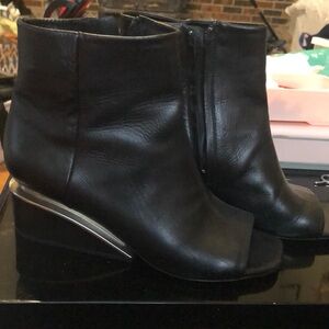 Vero Cuoio~Black Wedge Ankle Boots~size 38 made in Italy